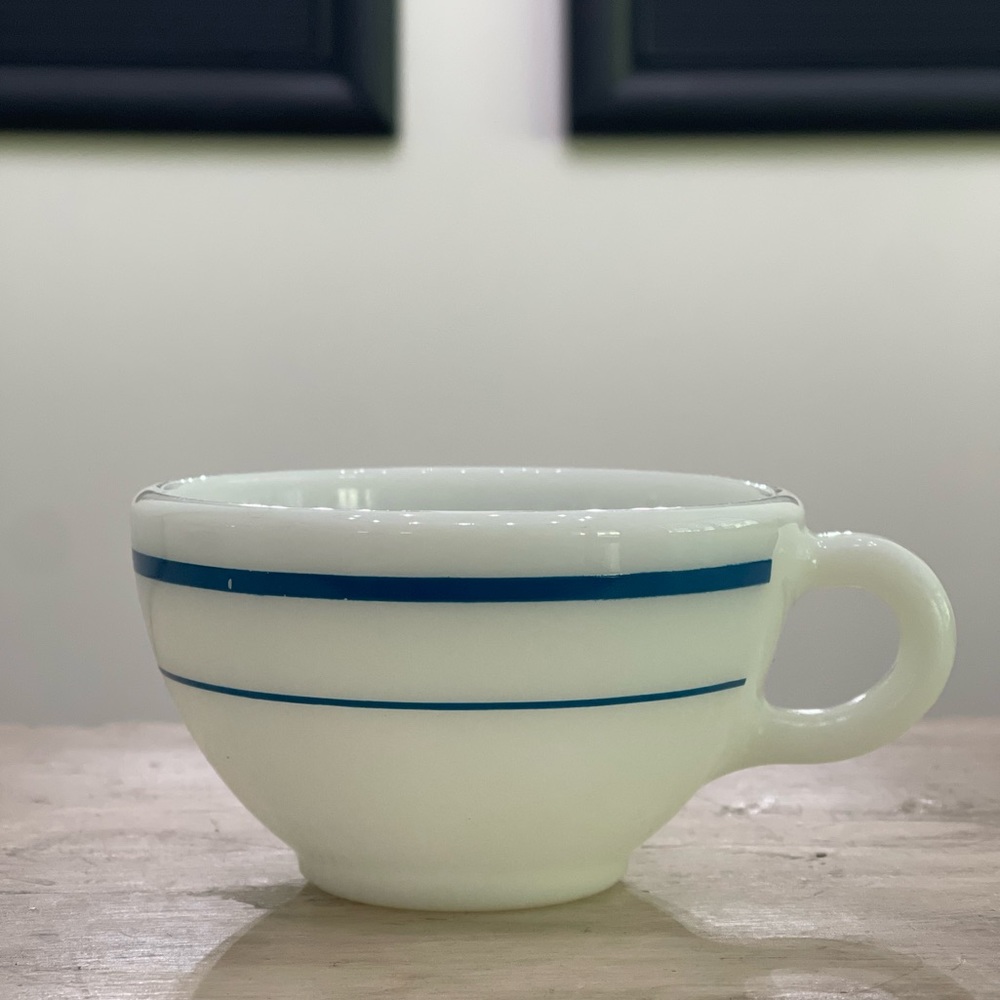 🔹 Vintage Pyrex Milk Glass Coffee Mug🔹